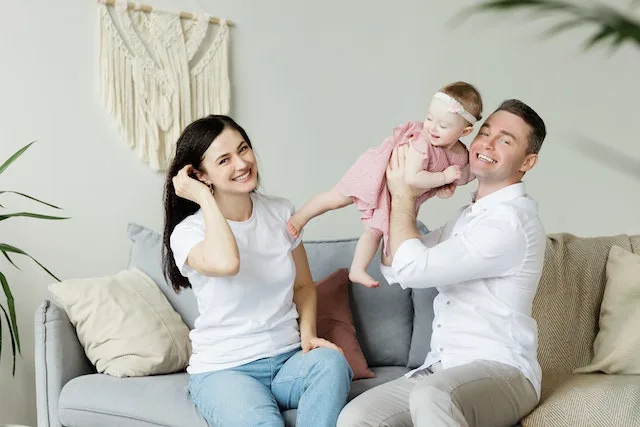 mom dad and baby who have life insurance